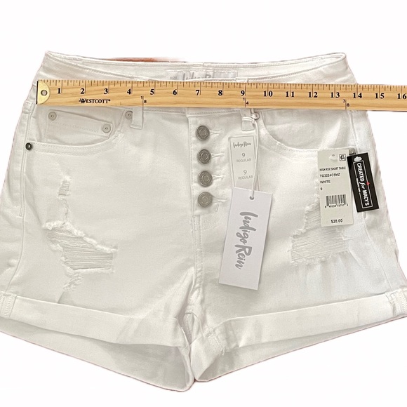 Indigo Rein Women's Ripped White Stretch Denim Shorts Size: 9/28 (NWT) - Picture 5 of 6